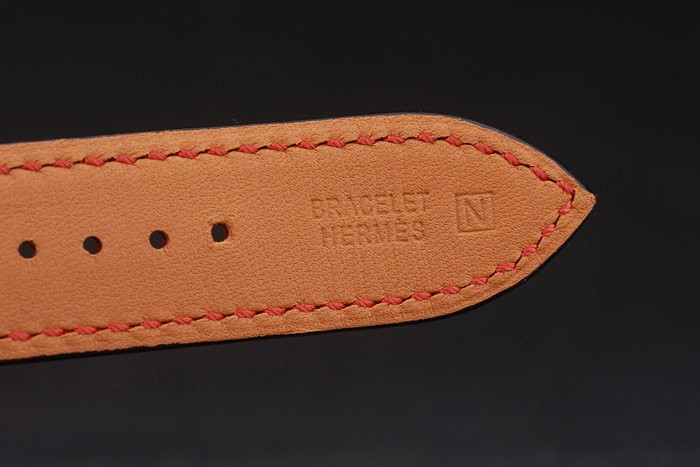 Hermes Heure H Rose lunette en or blanc cadran rouge bracelet en cuir 80233-8