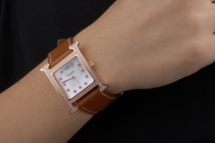 Hermes Heure H Or Rose Diamond Bezel Encrusted Tan bracelet en cuir cadran blanc 80236-1